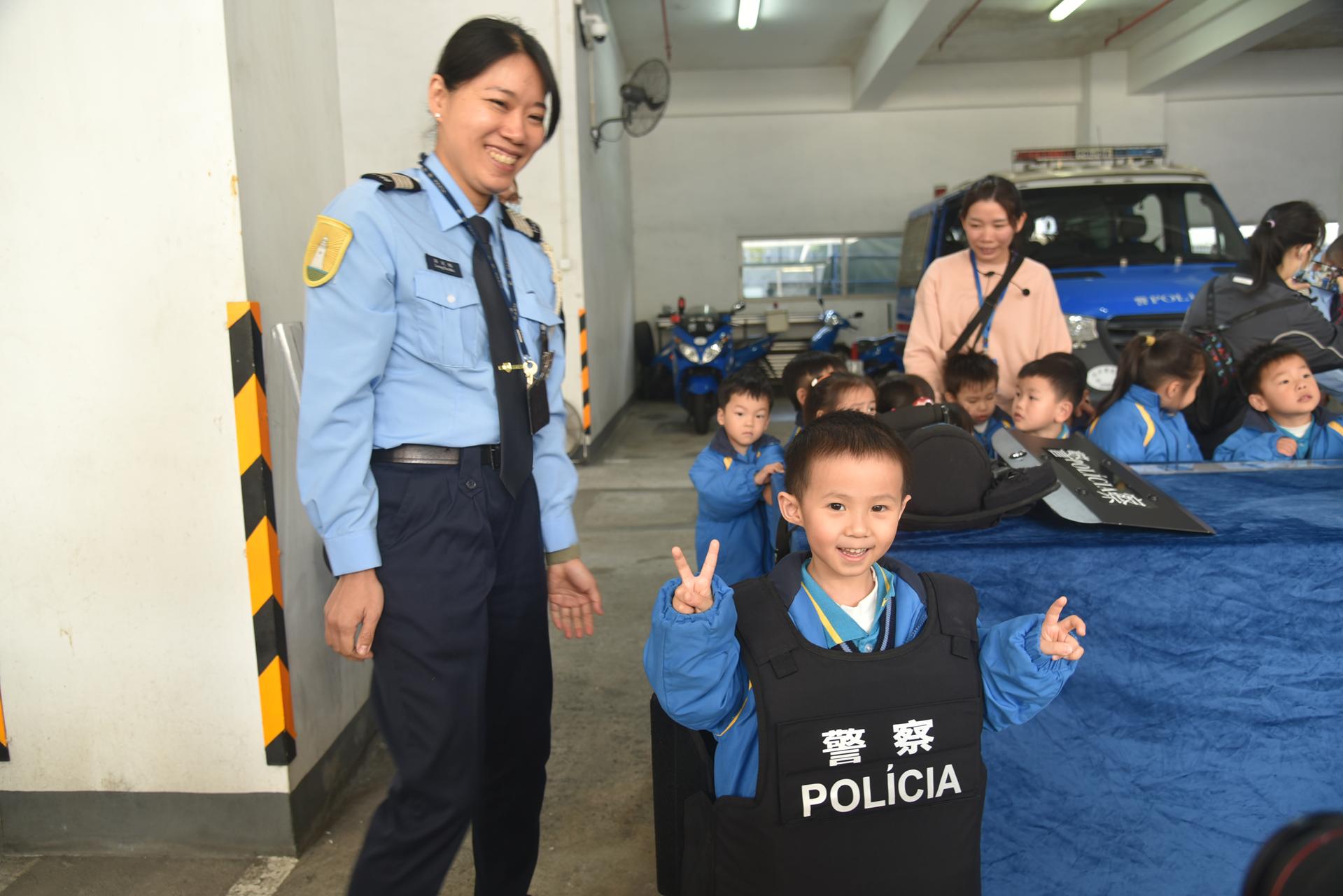 police 10