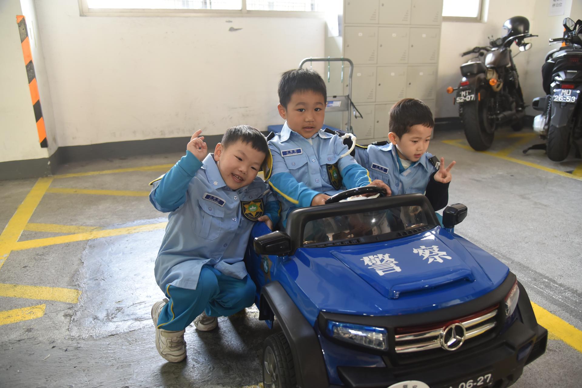 police 14