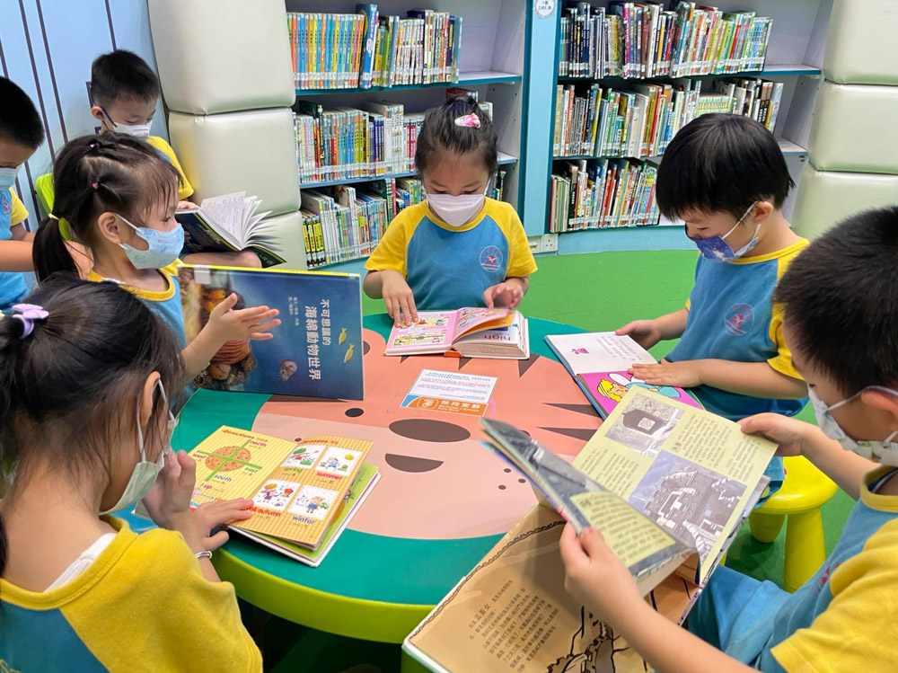 K3A visit childrens library 8