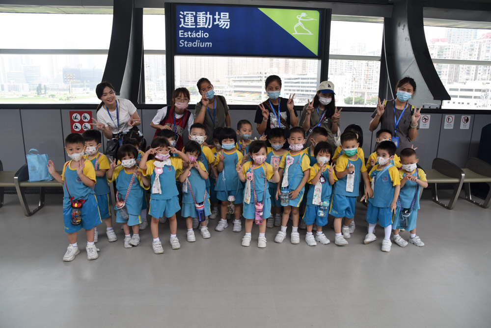 kg children green travel 9